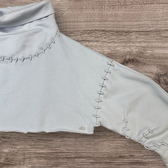 Alo Yoga Splice Long Sleeve Crop Sweatshirt Top Grey Womens Sz M - Picture 6 of 10